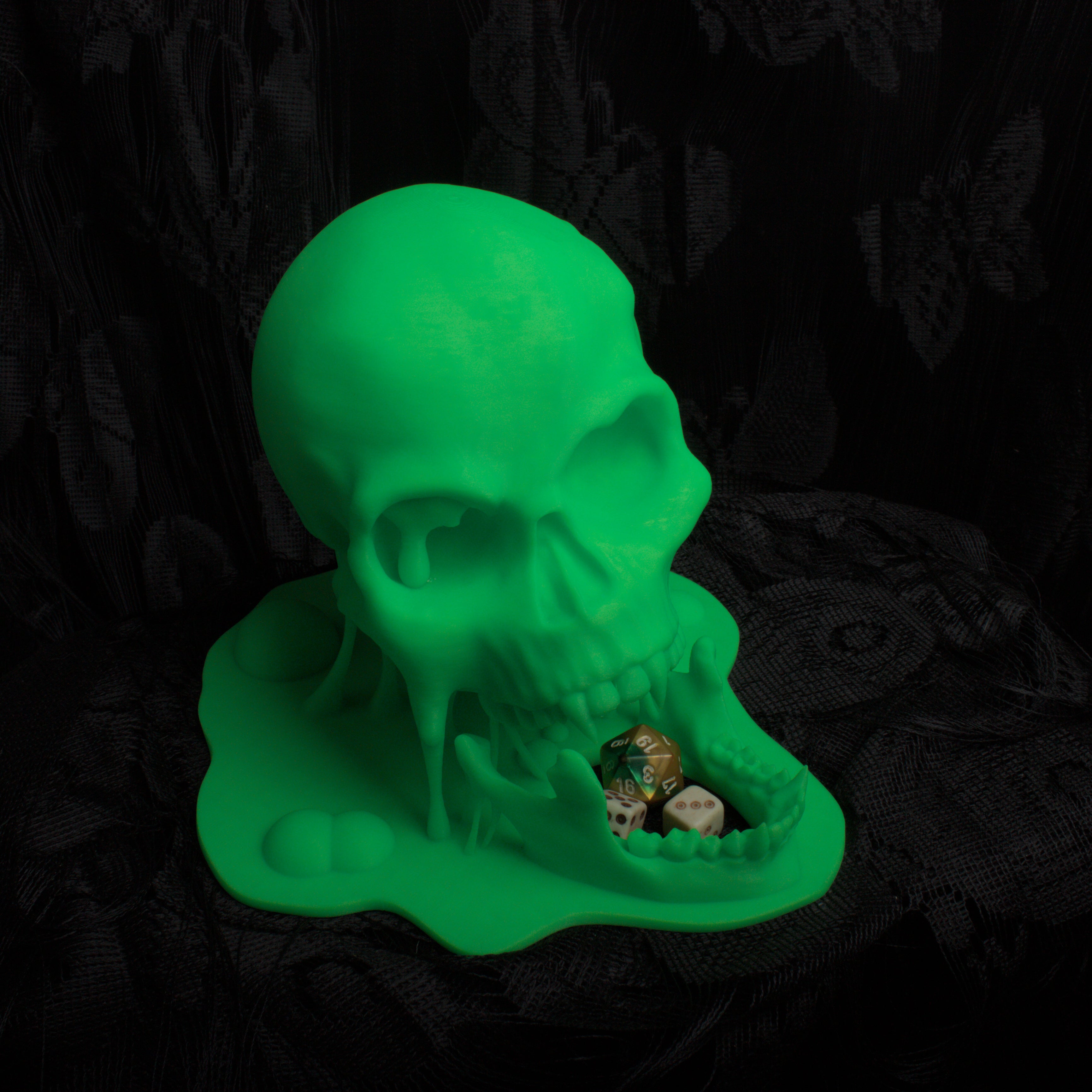 🧛‍♂️ Nosferolltu – Vampire Skull Dice Tower